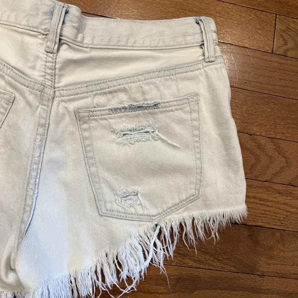 We The Free Free People Denim Shorts 25 US 2 Light Wash Frayed Button Festival